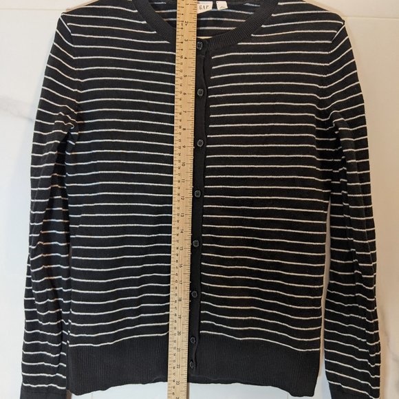 ❗LAST CHANCE❗GAP Button-up Striped Cardigan - Picture 4 of 6